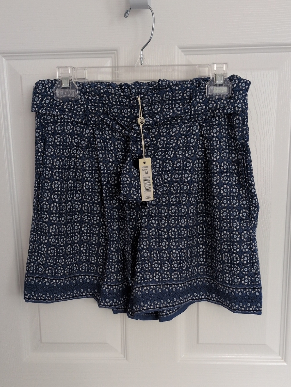 NWT Max Studio Blue & White Paperbag Shorts - M